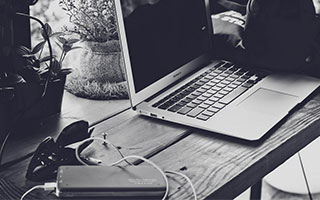 别再硬撑了！找個“AI智能直播代理”替你打工，我這一個月多賺了八千块